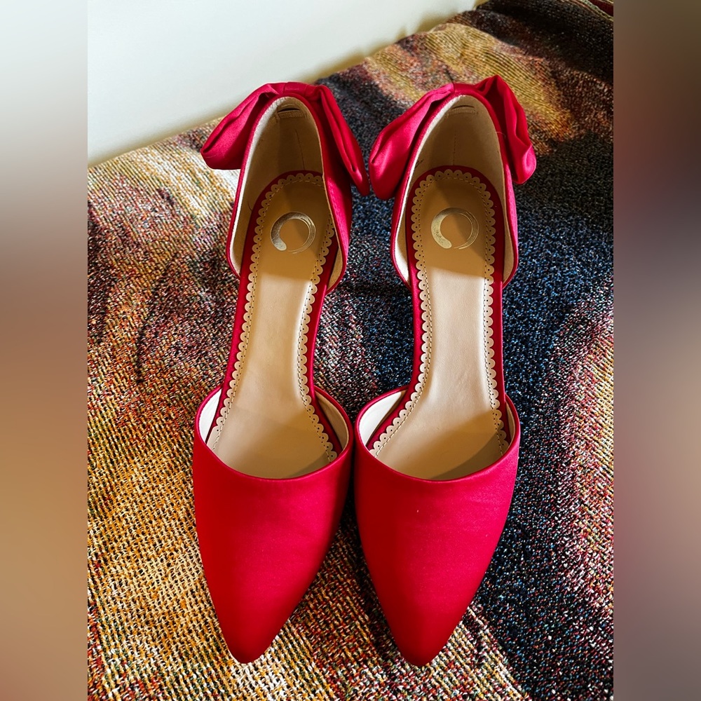 Tanzi size 8.5 satin evening shoe
